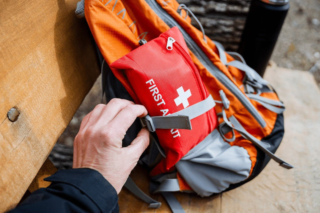 Ensiapupakkaus repussa - Selviytymisen avain erämaassa - Medrescue Gear