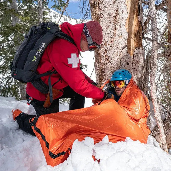 Emergency Bivy Bag | Hätäsuoja / pussi – Pidä lämpö sisällä, kylmä ulkona - Medrescue Gear